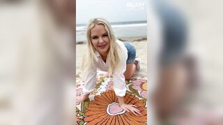 Slimthick Vic – Beautiful Blonde California Beach Babe