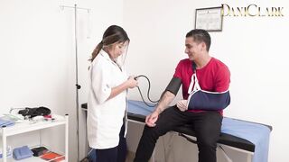 me cojo a enfermera despues de consulta / Shaira